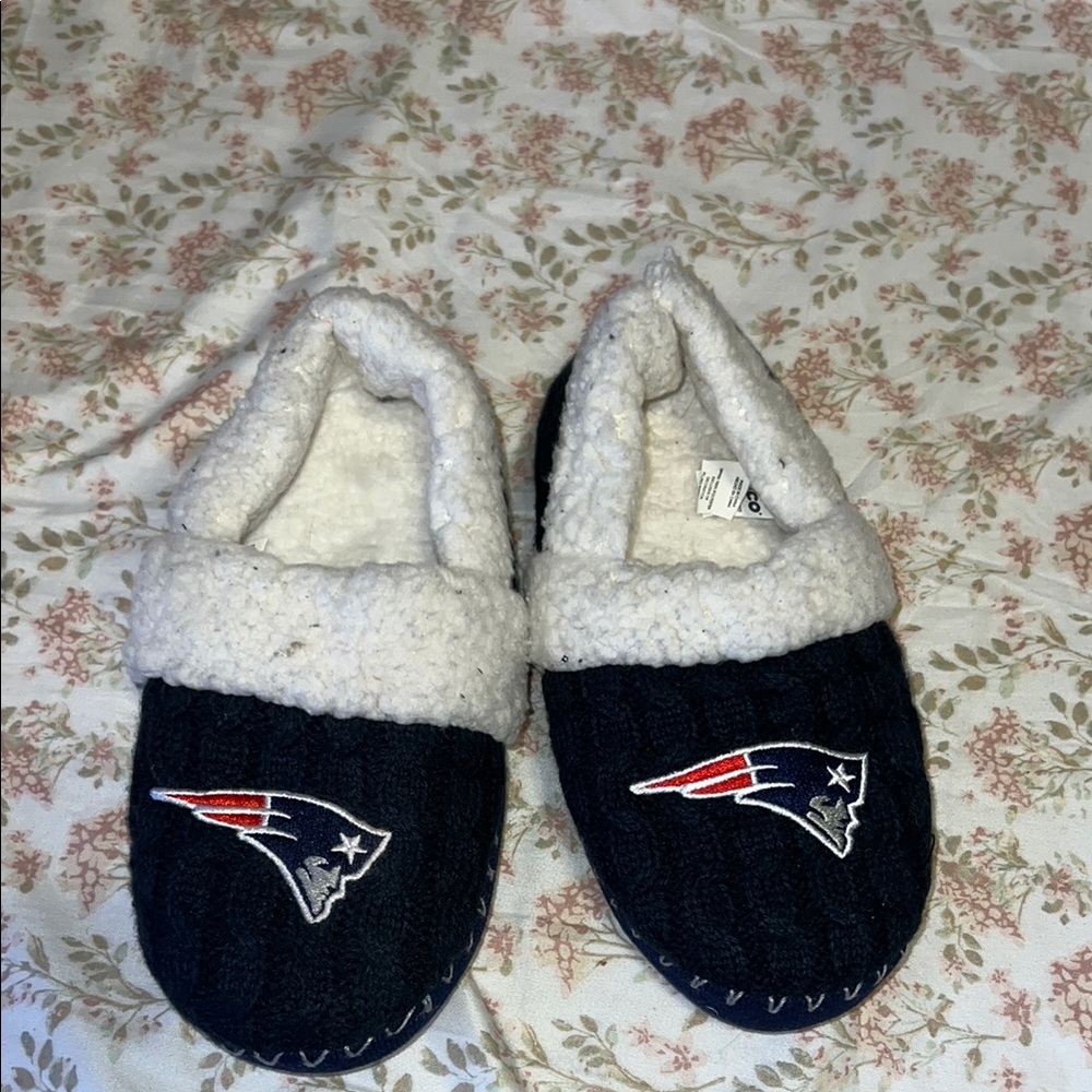 Women’s FOCO new England patriots slippers